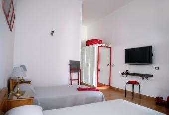 El Pacha Suites Sharm - Adults Only allows 18 year olds to book a room