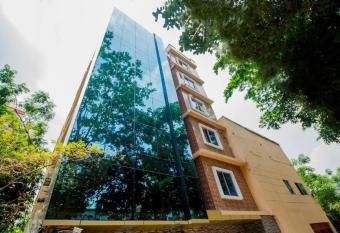 Hotel Gulshan Lake View has Balcony rooms