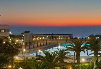 Grand Hotel Continental allows 18 year olds to book a room