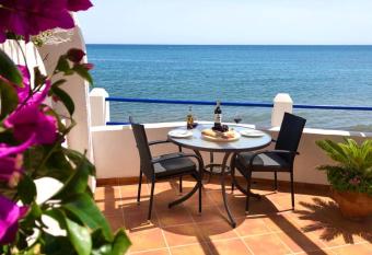 Beach Side Apartments Calahonda has Balcony rooms