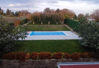 Boom House Fruska Gora has rooms with a private hot tub