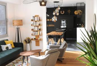 Les Briochines - Cocon cosy en plein centre-ville has Balcony rooms