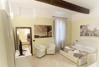 DIMORA AL SARACENO has Balcony rooms