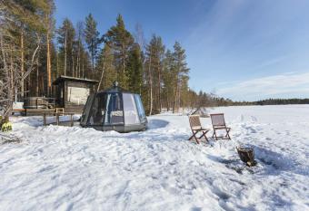 Northern Lights Glass Igloo Getaway For Couples allows 18 year olds to book a room