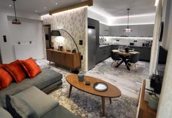 LA Larissa Luxury Apartments Kreousa allows 18 year olds to book a room