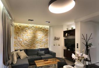 LA Larissa Luxury Apartments Koronis allows 18 year olds to book a room