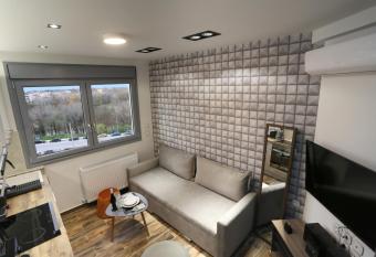 LA Larissa Luxury Apartments Dafne allows 18 year olds to book a room