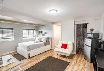 Special Studio in Center of San Diego has Balcony rooms