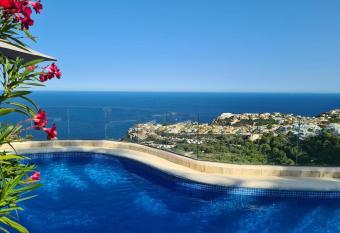 Villa Jannine - Luxury Holiday has Balcony rooms