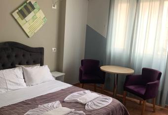 Guest House De Rada allows 18 year olds to book a room