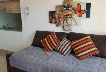 Alquile Temporal - Dpto 6 allows 18 year olds to book a room