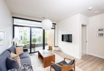 Flexhome East Side 1BR E3 - Brady St Balcony Lounge has Balcony rooms