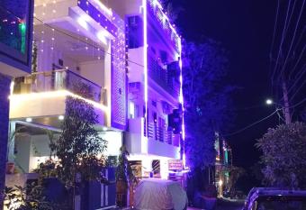 CHOUDHARY WHITE HOUSE LAKE CITY UDAIPUR Rajasthan has Balcony rooms