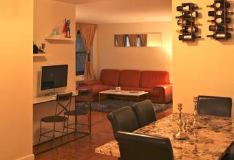 BEST LOCATION 12 STREET 3rd AVE NYC allows 18 year olds to book a room