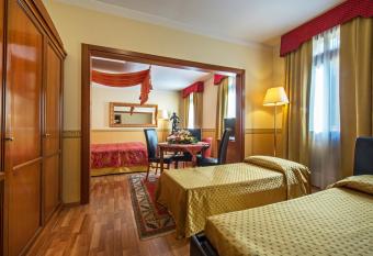 Hotel Vivit ***S has rooms with a private hot tub