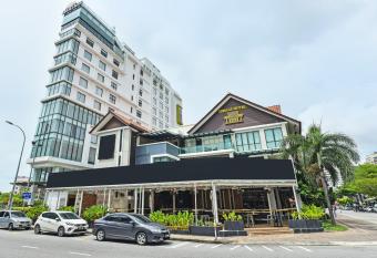 Ideals Hotel Melaka allows 18 year olds to book a room