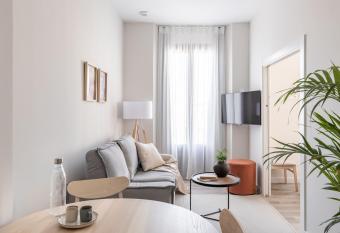 Apartamentos L  bere Granada Catedral allows 18 year olds to book a room