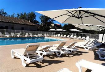 La Bastide des Suites de Robinson allows 18 year olds to book a room