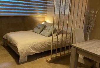 Beach-studio allows 18 year olds to book a room