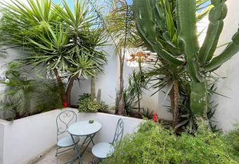 Macall   Suite Noto, charme e relax con giardino allows 18 year olds to book a room