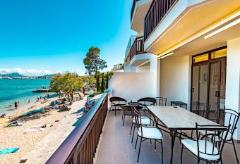 Rafael - Pine walk apartment with stunning views to the sea has Balcony rooms