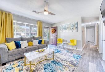 House In The Hills, Game Room, Fire Pit, Hot Tub has rooms with a private hot tub