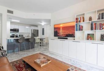 *COZY 2 BEDROOM MIDTOWN MIAMI-FREE PARKING* has Balcony rooms