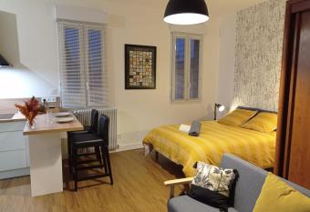 Le Girond Inn allows 18 year olds to book a room