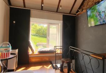 Kod Vracara allows 18 year olds to book a room