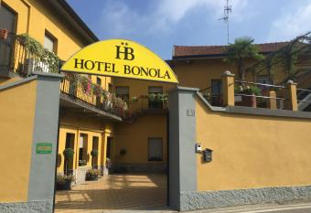 Hotel Bonola allows 18 year olds to book a room