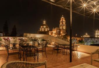 Estacion Alameda Downtown has Balcony rooms