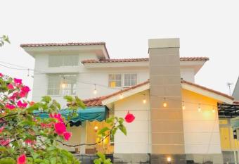 Woodhill Villa Kota Bunga by Citrus House has Balcony rooms