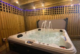 Beautiful Holiday Home - Lake view has Balcony rooms