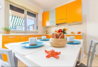 Piazza del Sole Apartment has Balcony rooms