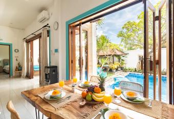 Spacious & quiet 2 bd villa with pool and projector allows 18 year olds to book a room