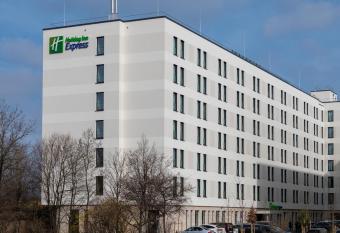 Holiday Inn Express - MUNICH NORTH, an IHG Hotel allows 18 year olds to book a room