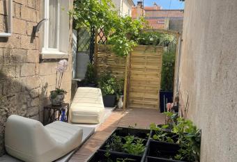 Beautiful studio in Vitry-sur-Seine has Balcony rooms