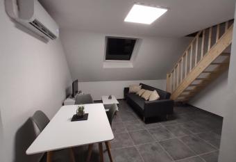 Appartement neuf cosy proche mer et Nausicaa has rooms with a private hot tub