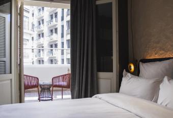 Letoh Letoh Gran V  a allows 18 year olds to book a room