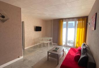 Spacieux appartement avec balcon B  ziers centre et proche plage has Balcony rooms