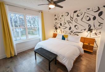 The Vinyl at Music Row o 1 Bedroom Apartment allows 18 year olds to book a room