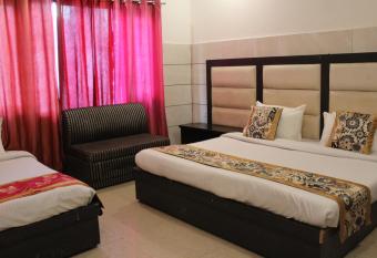 Trimrooms JMC Katra Railway Road has Balcony rooms