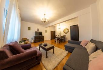 Rare Vintage 1BR APT w Balcony & self check in allows 18 year olds to book a room