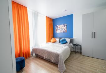 MF                                                    allows 18 year olds to book a room