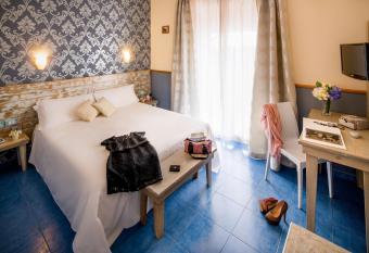 Ostia Antica Park Hotel & Spa allows 18 year olds to book a room