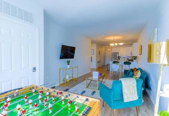 *King Bed Ideal For Long Stays w/ Foosball Table!* has Balcony rooms