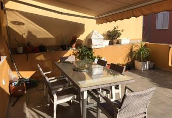 Grosse Terrasse. Modern. Home office. Solarium has Balcony rooms