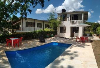 CASA FAMILIAR Y DE DESCANSO VILLA LORENZA - APULO CUND. allows 18 year olds to book a room