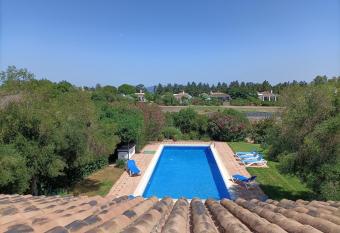 Stunning 3-Bed Villa in Benalup-Casas Viejas has Balcony rooms