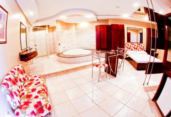 Frenesi Motel Rondon allows 18 year olds to book a room